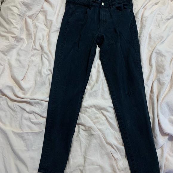 Size 8 Regular AE black skinny jeans